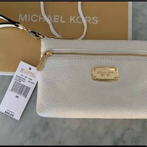 BRAND NEW WITH TAGS***.Michael Kors LARGE wristlet